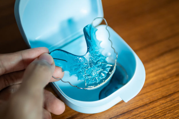 how to prevent teeth shifting (2) retainer to prevent teeth shifting